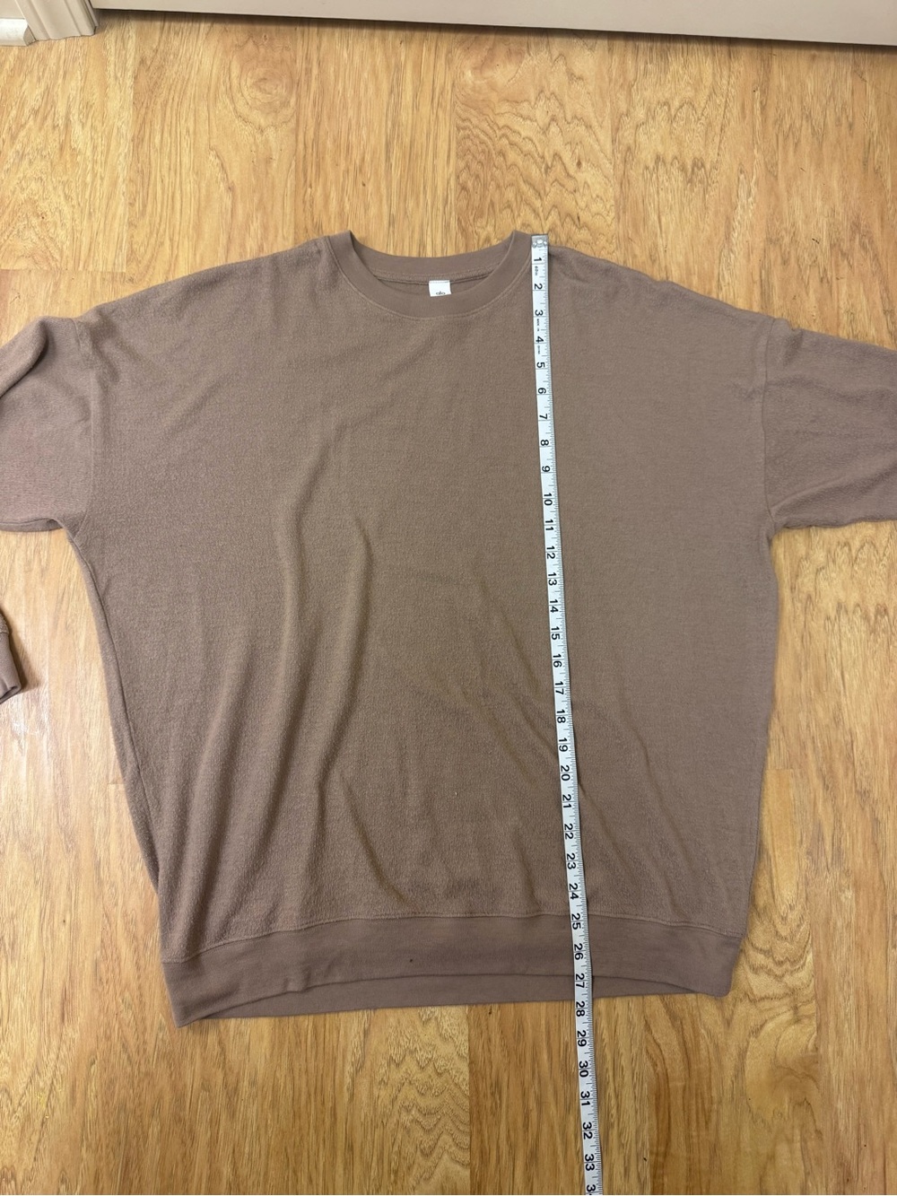 ALO Women’s Soho Pullover - Picture 4 of 7